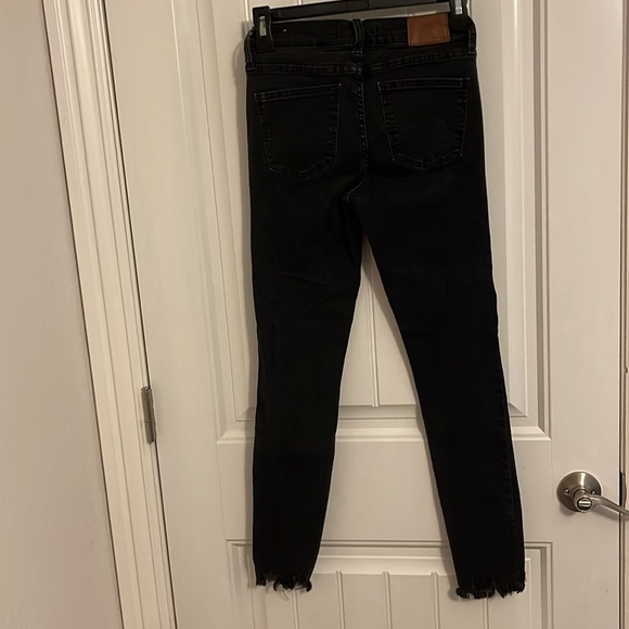 Madewell women’s 25 button fly 9” High-Rise Skinny Black Jeans. Raw frayed hem. - Picture 6 of 12